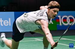 九游视频-马来西亚男子羽毛球选手夺得金牌，震撼全场