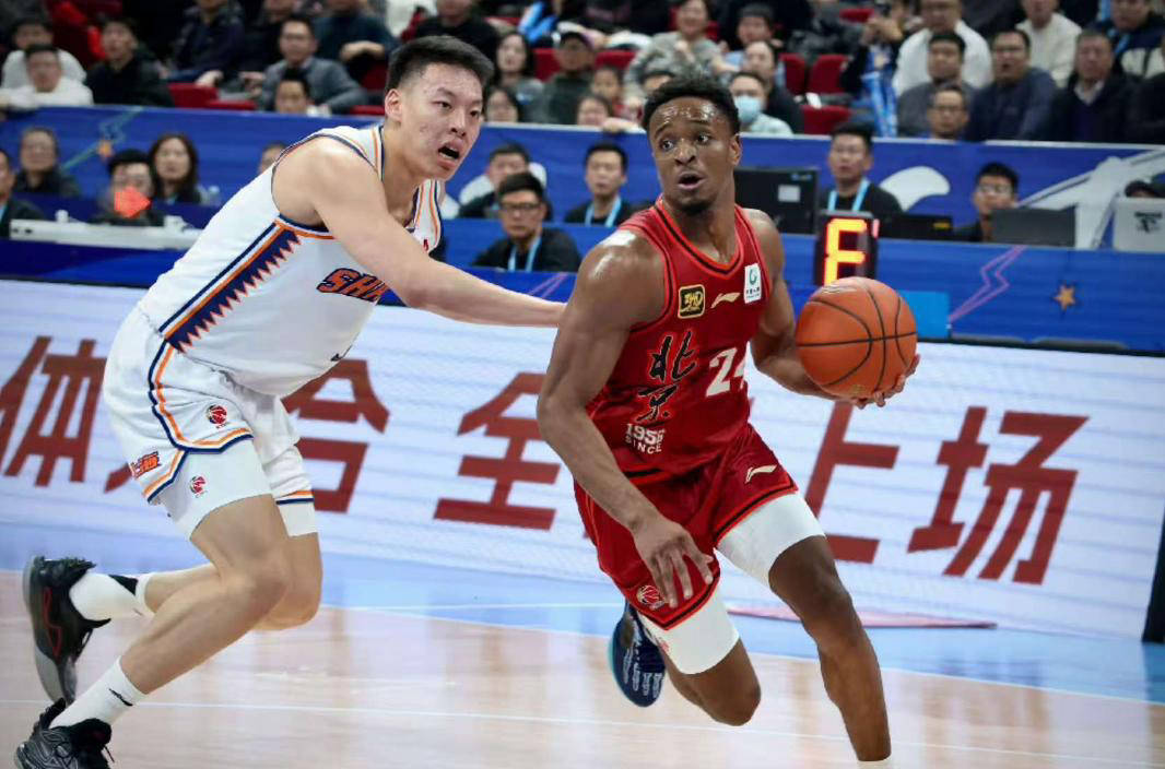 上海男篮迎来连胜,状态回暖 上海男篮迎来连胜,状态回暖