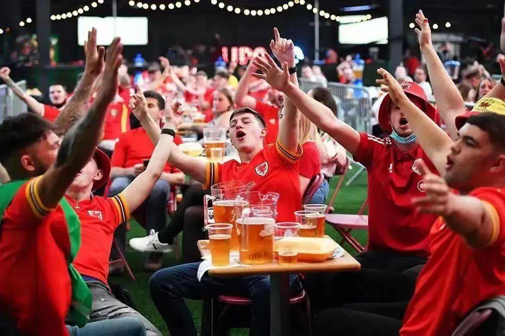 皇冠之争，欧洲杯赛事燃爆足坛风云的简单介绍